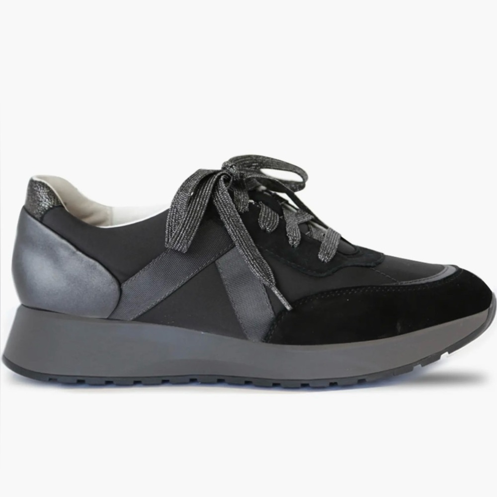 NWOB Piper Sneaker (Women)Munro size 8 original price $220